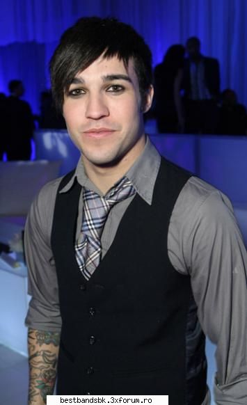 pete-poze - lav - fall out boy