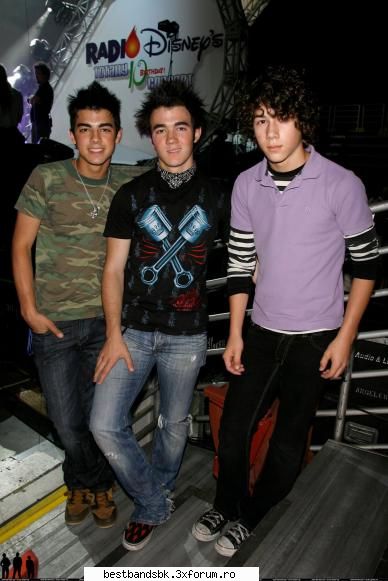 :nebun: poze jonas brothers